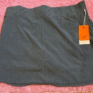 Freely zip pocket woven Skort